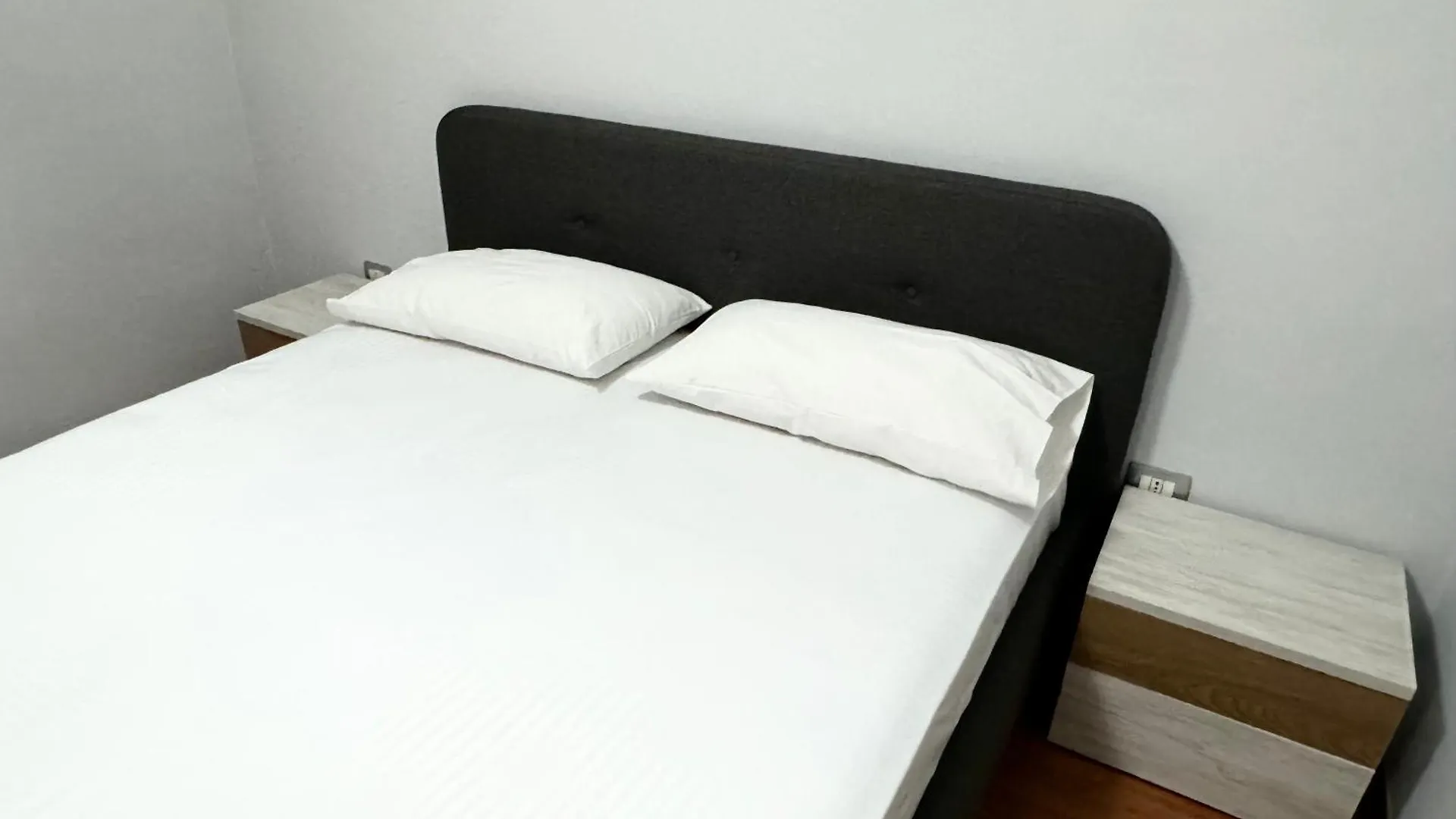 Roses Apartament Tirana Albánia